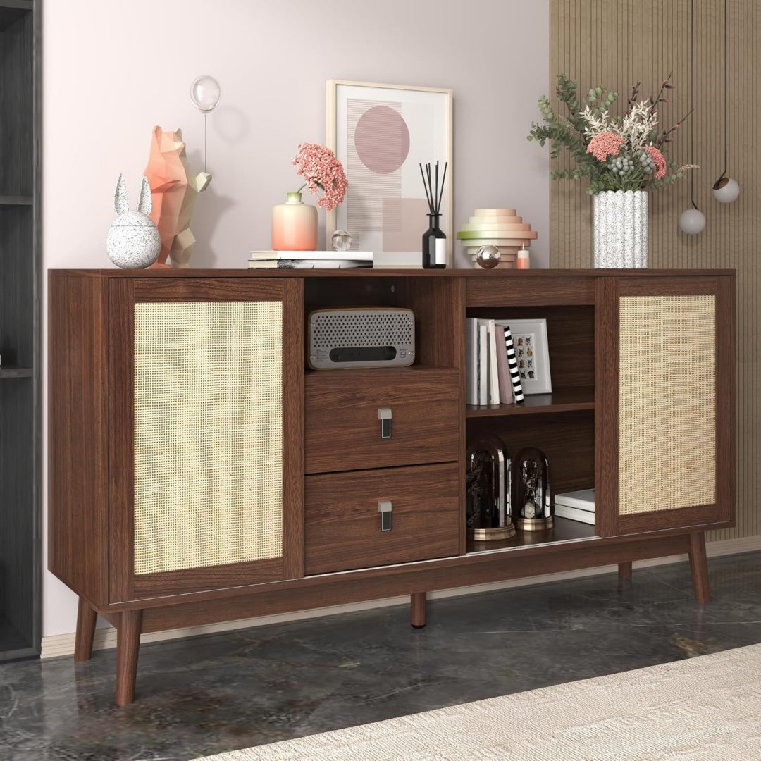 Schiebetueren und 2 Schubladen an dem Sideboard