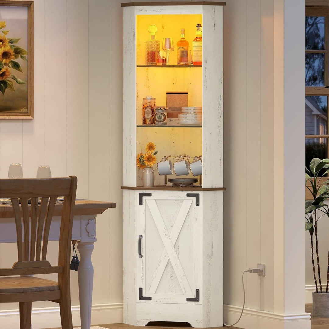 LED Beleuchtung bestimmt das Erscheinungsbild von dem Sideboard