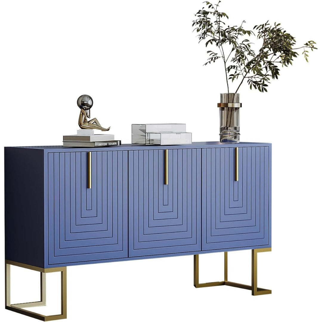 Sideboard mit Metallgriffen und goldfarbenen Griffen
