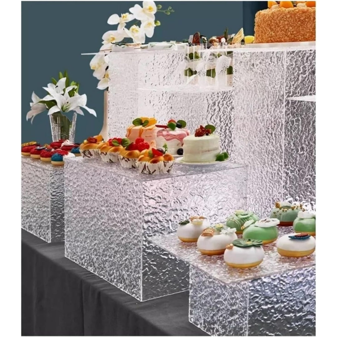 14 Exemplare von dem Sideboard im Set