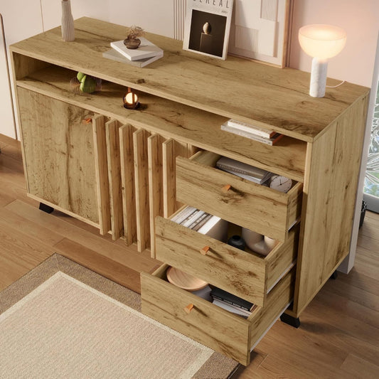 3 Schubladen und strukturierte Fronten an dem Sideboard