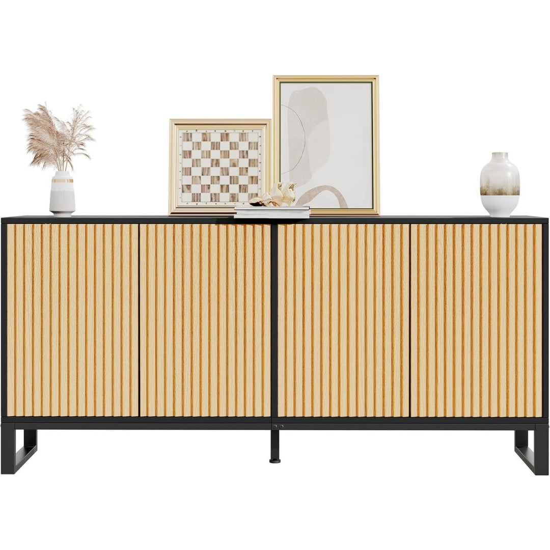 Das Sideboard vereint Form und Reliefstrukturen